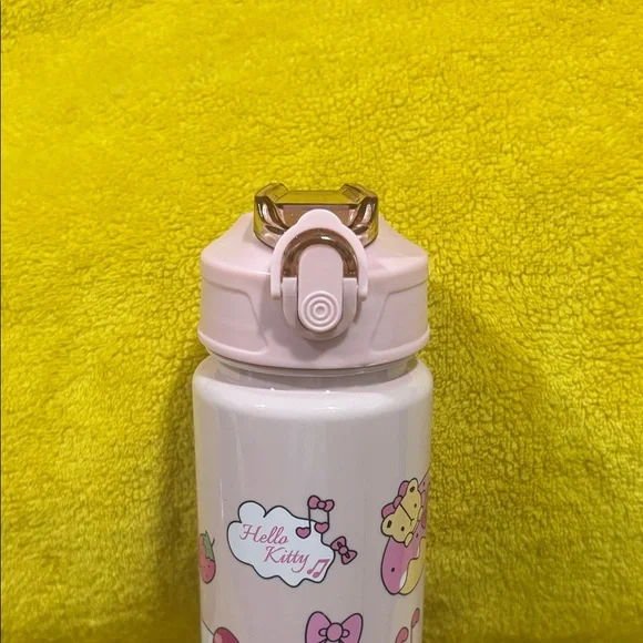 Hello Kitty Strawberry Pink Bottle - Picture 4 of 6